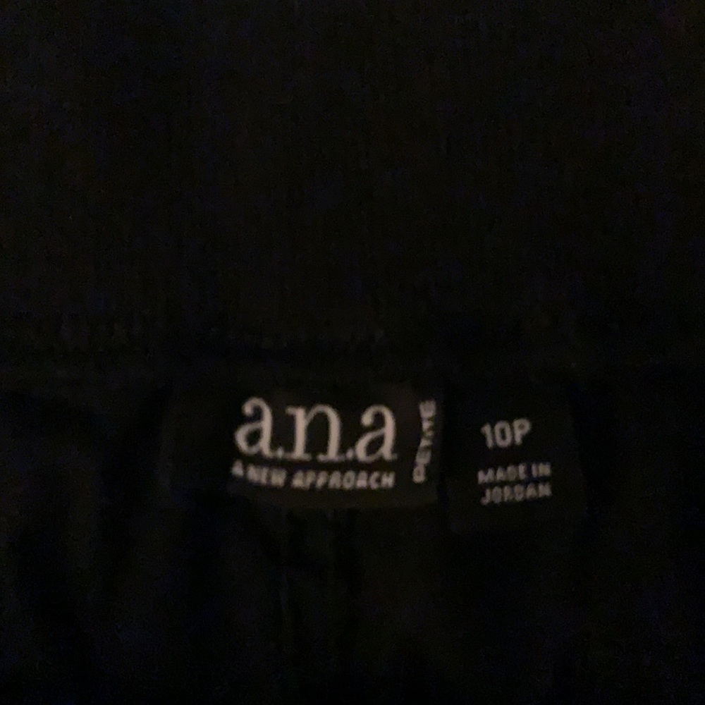 Shorts - Picture 3 of 3